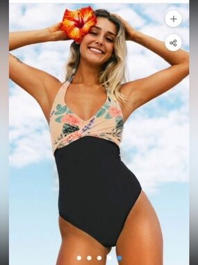 NWT Cupshe Twist Front One Piece Bathing Swim Suit. Medium.